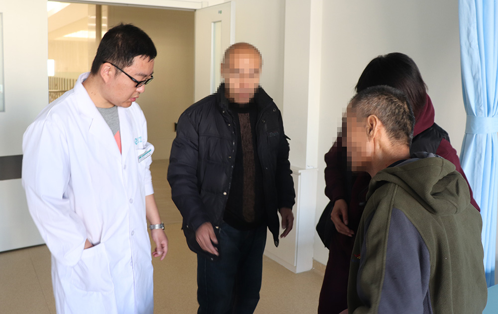 康復治療70天，偏癱患者步行出院！(圖1)