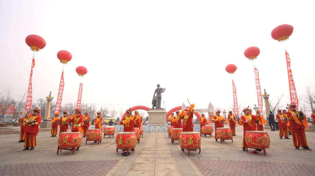 龍?zhí)ь^賞舞獅，二月二齊聚歐洲城·幸福小鎮(zhèn)(圖1)
