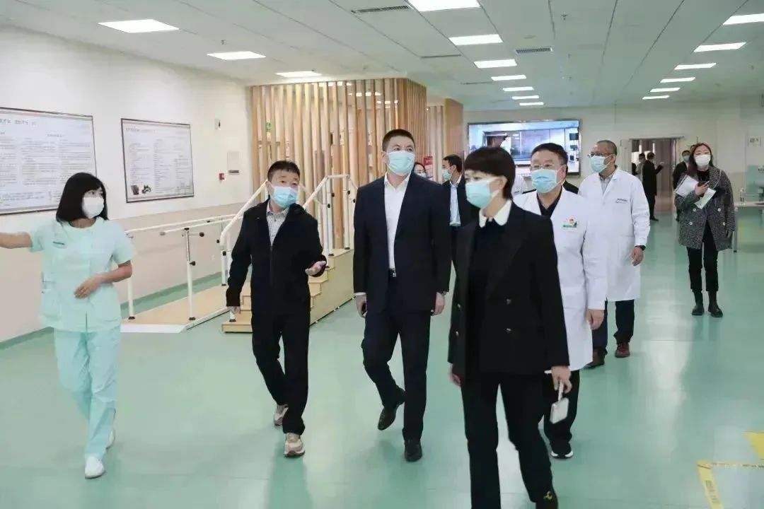龍港區(qū)人大、區(qū)政府領(lǐng)導(dǎo)一行視察調(diào)研龍港國際醫(yī)療健康產(chǎn)業(yè)園(圖6)