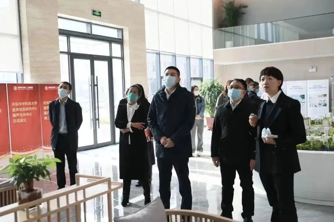 龍港區(qū)人大、區(qū)政府領(lǐng)導(dǎo)一行視察調(diào)研龍港國際醫(yī)療健康產(chǎn)業(yè)園(圖9)