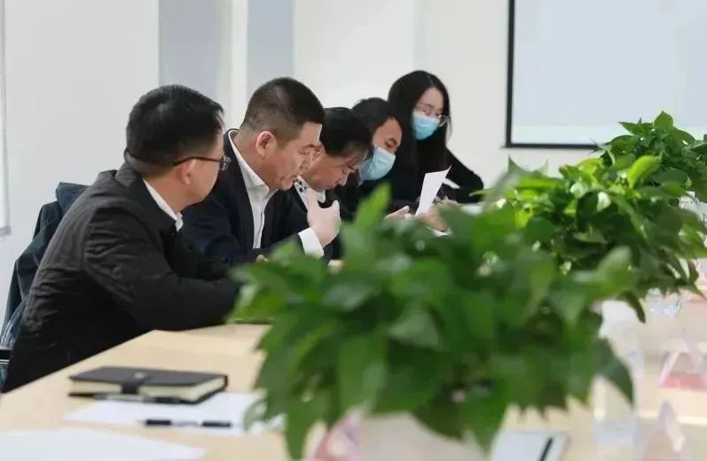 龍港區(qū)人大、區(qū)政府領(lǐng)導(dǎo)一行視察調(diào)研龍港國際醫(yī)療健康產(chǎn)業(yè)園(圖13)