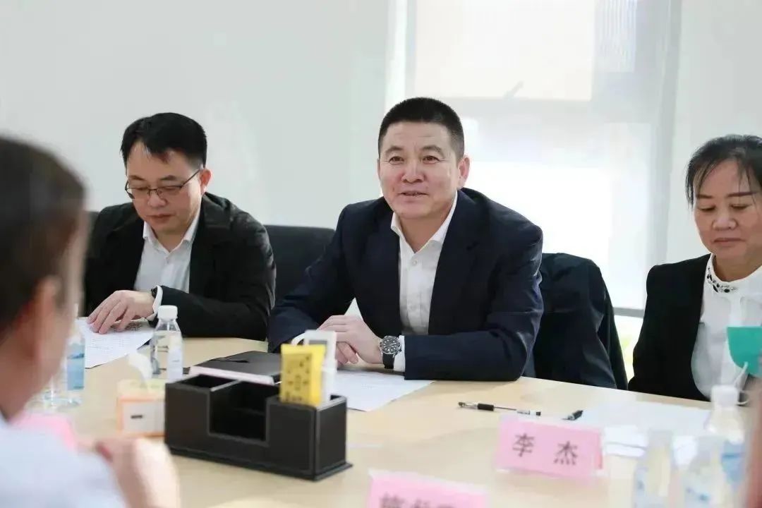龍港區(qū)人大、區(qū)政府領(lǐng)導(dǎo)一行視察調(diào)研龍港國際醫(yī)療健康產(chǎn)業(yè)園(圖11)