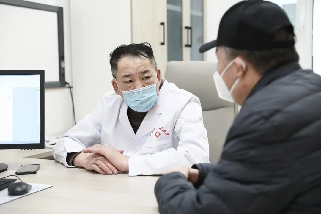 患者如潮，就診場面火爆！市二院著名專家診區(qū)百余位專家陸續(xù)來院出診(圖4)