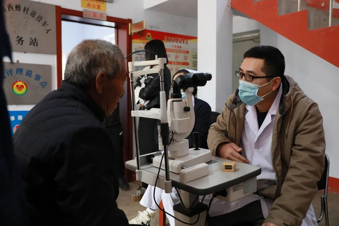 踐行黨的二十大精神，市二院黨員開展大型公益出診！(圖6)